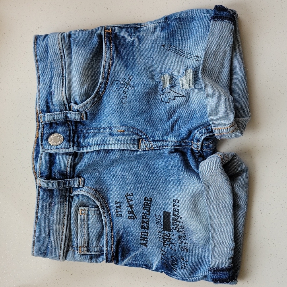 H&M slim fit shorts size 2-3Y